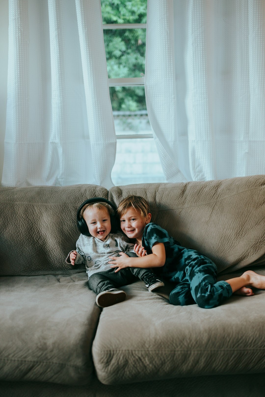 kids watching old tv shows
